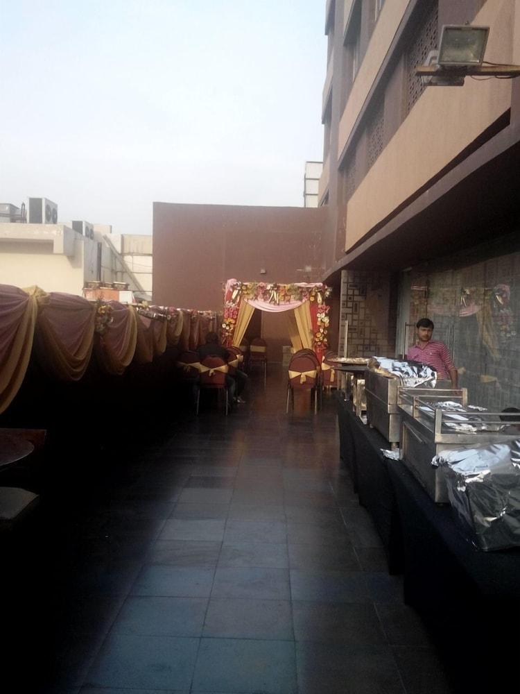 Caspia Hotel New Delhi Luaran gambar