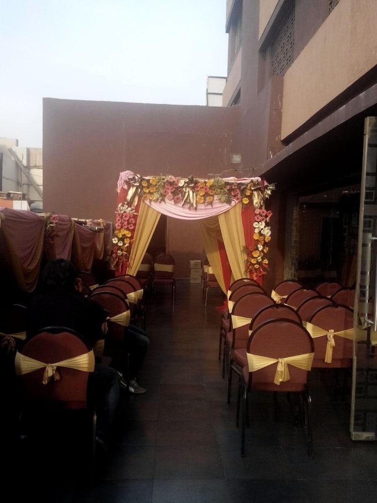 Caspia Hotel New Delhi Luaran gambar