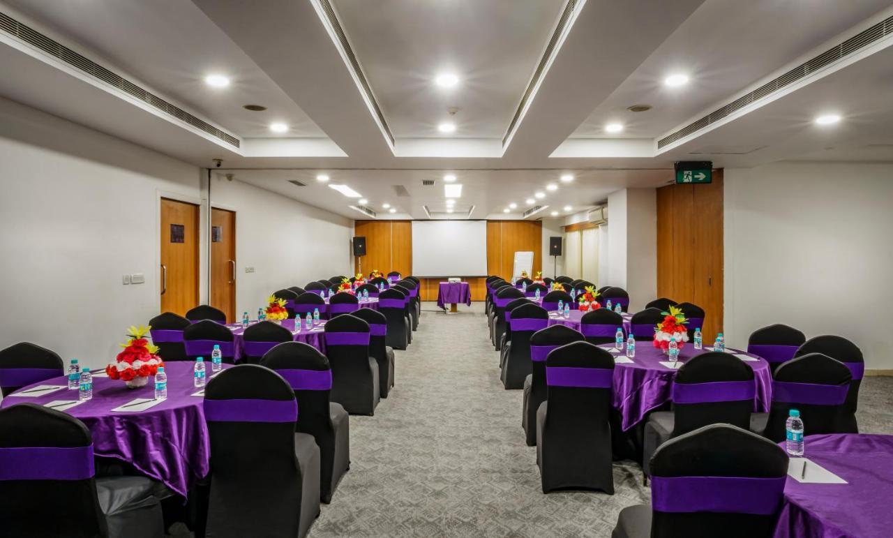 Caspia Hotel New Delhi Luaran gambar