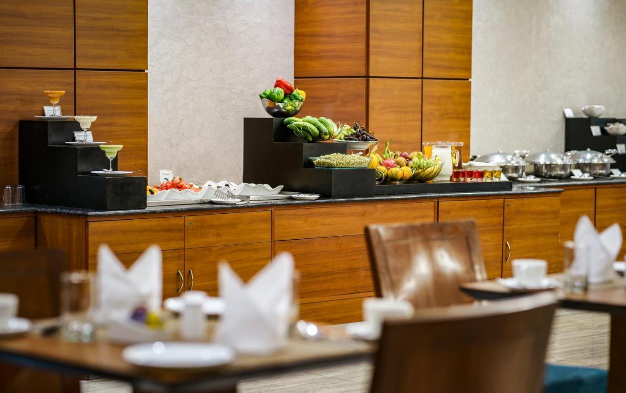 Caspia Hotel New Delhi Luaran gambar