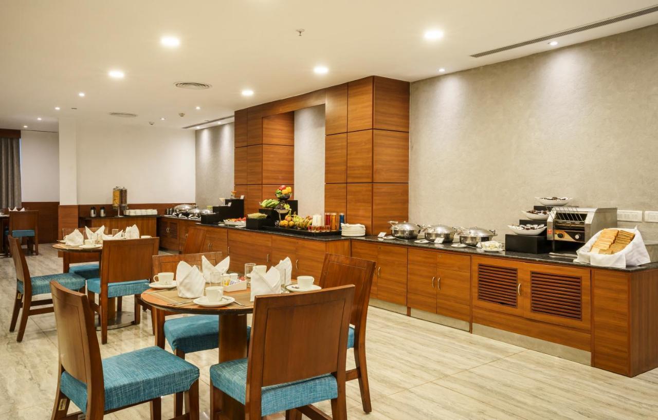 Caspia Hotel New Delhi Luaran gambar