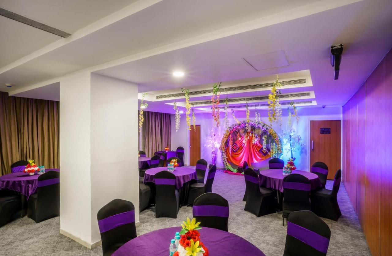 Caspia Hotel New Delhi Luaran gambar
