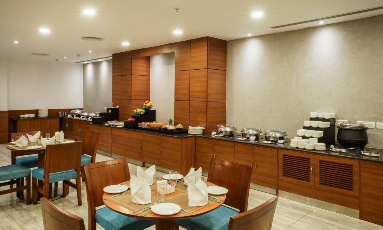 Caspia Hotel New Delhi Luaran gambar