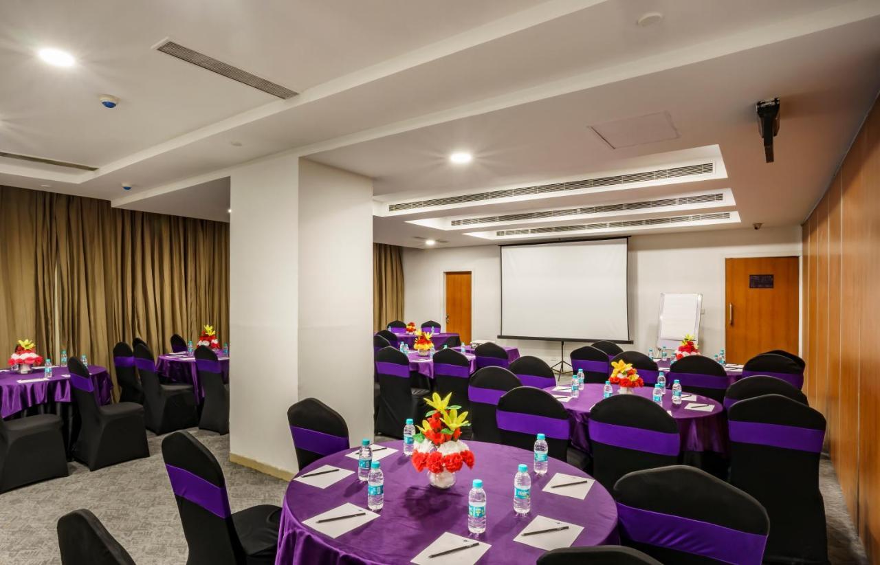Caspia Hotel New Delhi Luaran gambar