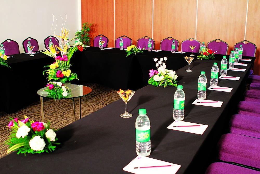Caspia Hotel New Delhi Luaran gambar