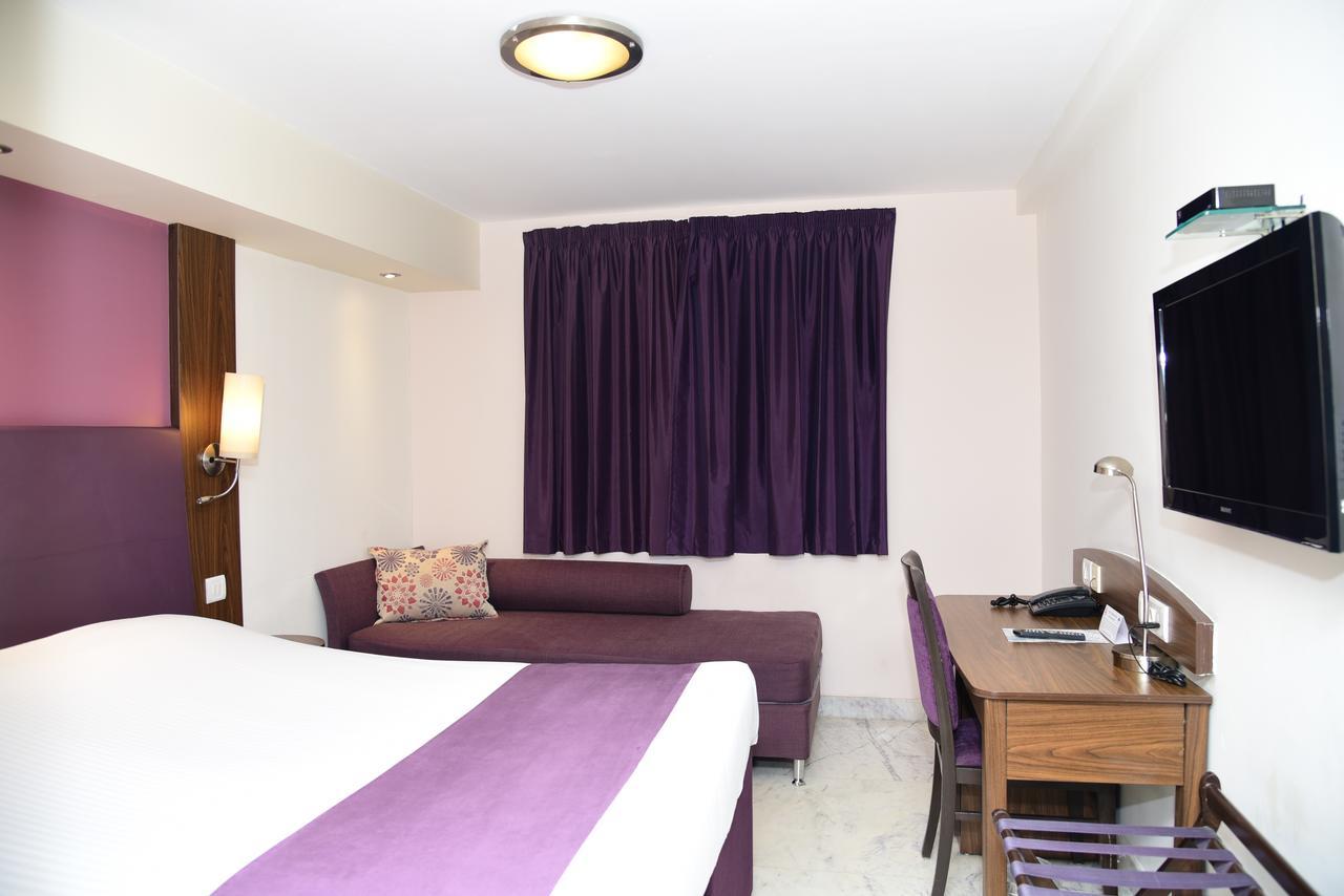 Caspia Hotel New Delhi Luaran gambar